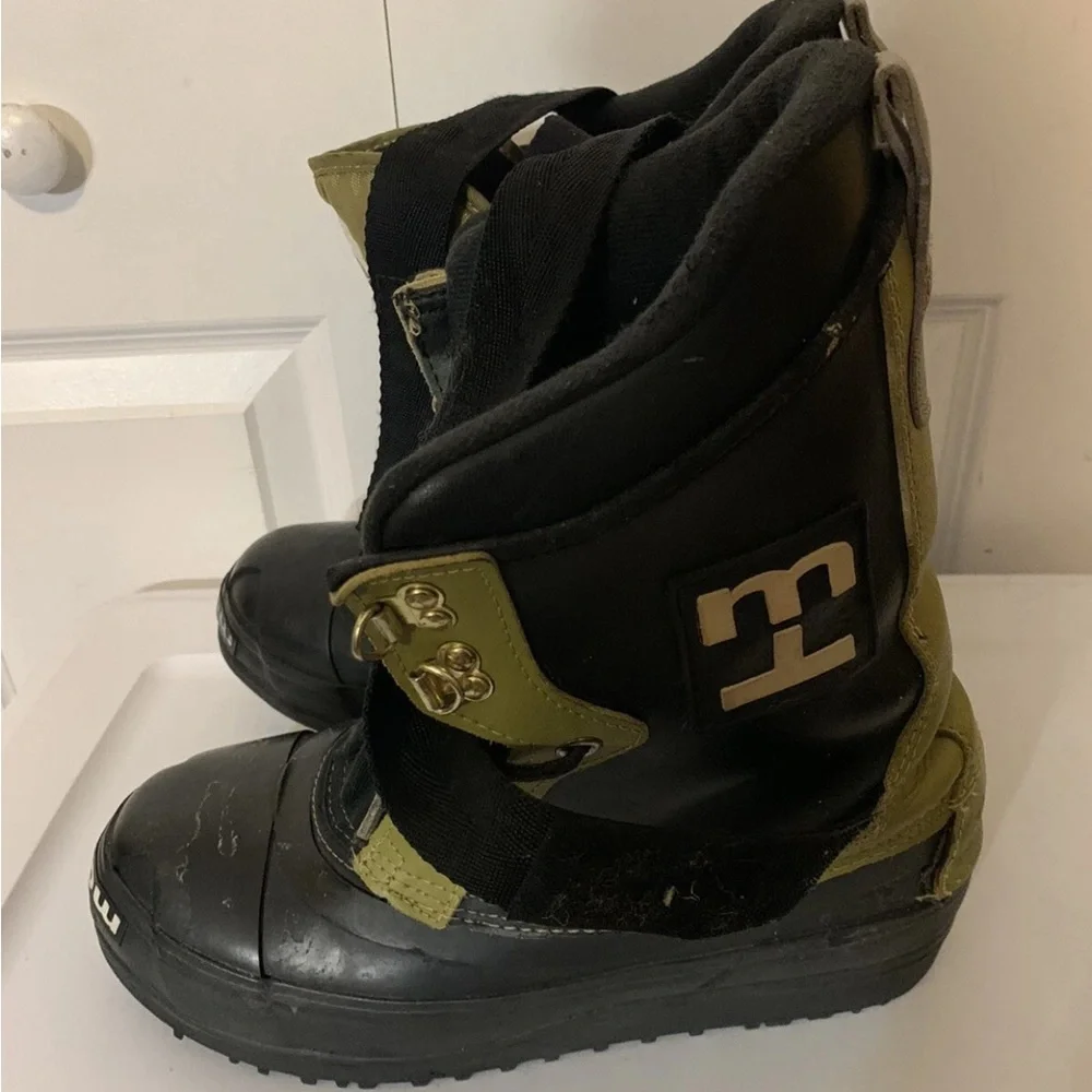 Morrow snowboard boots mens sz 8‎ Black and Green Snowboard Boots